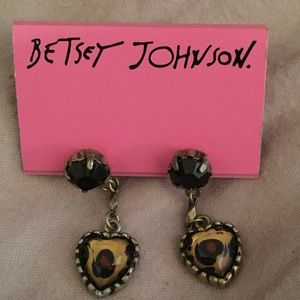 💖Betsey Johnson hear earrings